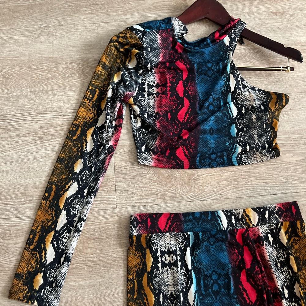 One shoulder printed set